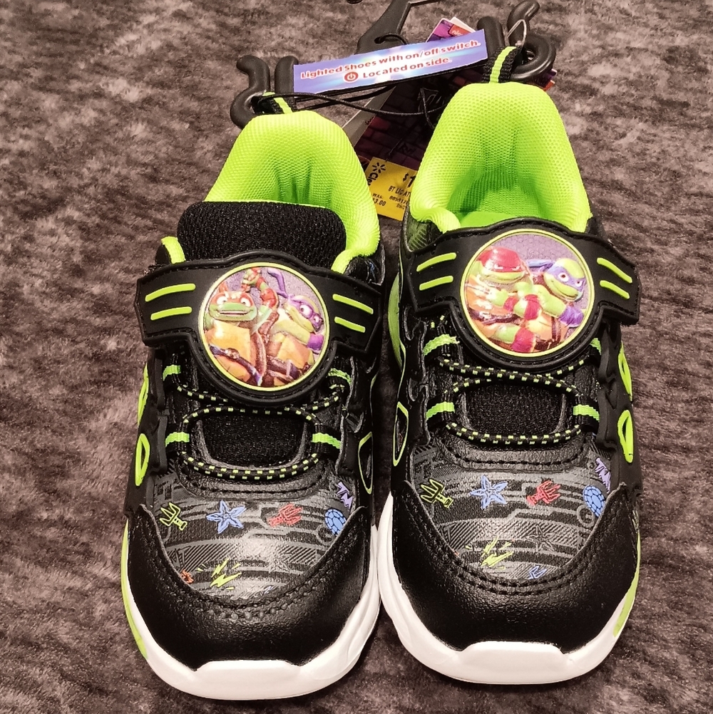 NWT Teenage Mutant Ninja Turtles Light Up Tennis Shoes Little Kids Size: 9 Boys